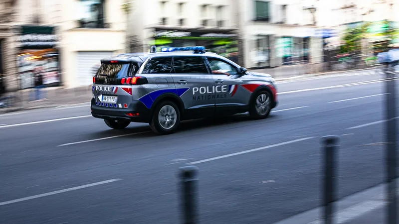 NoviaNewsGroup's tweet photo. 🚨🇫🇷 ALERTE INFO | Une fillette de 5 ans a été retrouvée morte à Blois. Elle aurait « vraisemblablement » été tuée par son père, selon les premiers éléments de l’enquête. https://t.co/yXZnMxZVTq