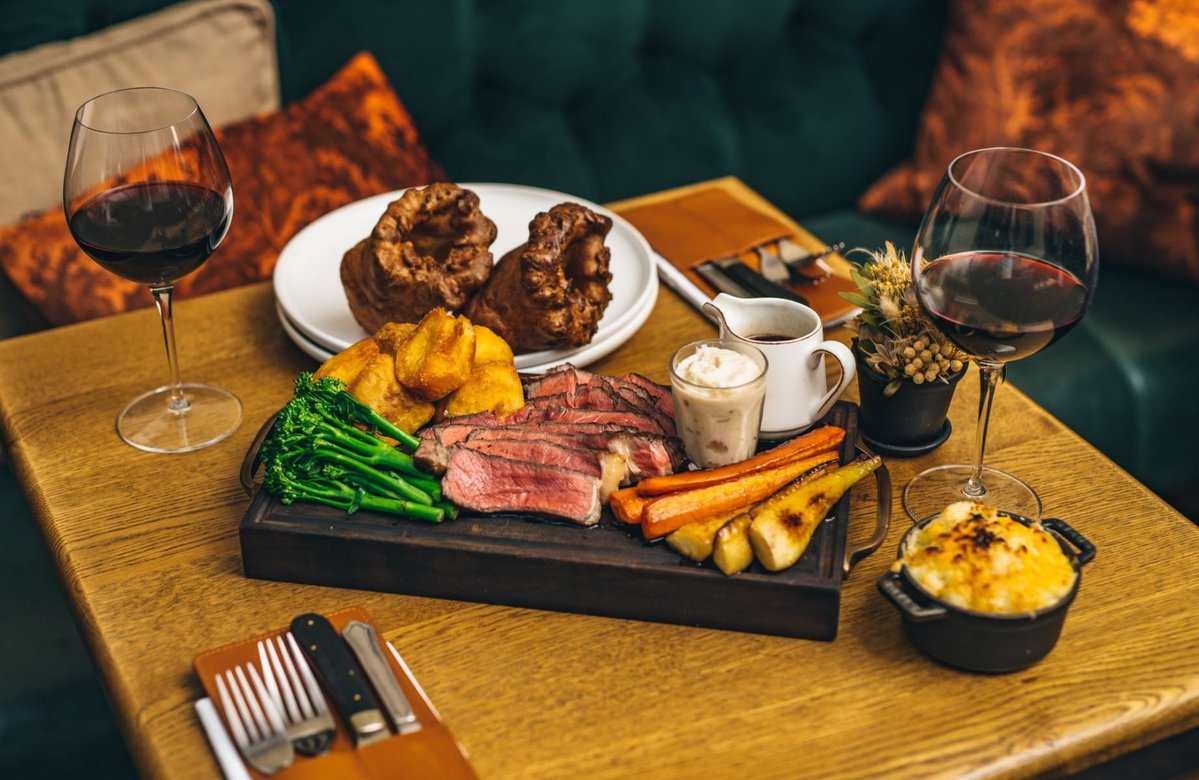 MichelinGuideUK's tweet photo. 12 Traditional British Foods to Try in London

If you're visiting London and are on the hunt for traditional British food, we've got you covered – with these iconic dishes served at the capital's Inspector-approved restaurants

Read more here: https://t.co/LDyzhbeje4 https://t.co/EJRGKFL14Q