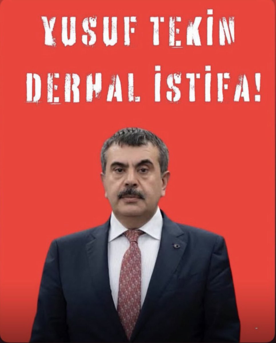 Sol_Yumruk4's tweet photo. Eğitimde vizyon diye anlattıklarınızın arkasından güvenlikten yoksun, çürüyen bir sistem var. Okul önlerinde silahlar patlarken koltuğunda rahat oturulmaz! İstifa da bir hizmettir!
#yusuftekinistifa #manisa #saldırı https://t.co/eNqjNRaA9z