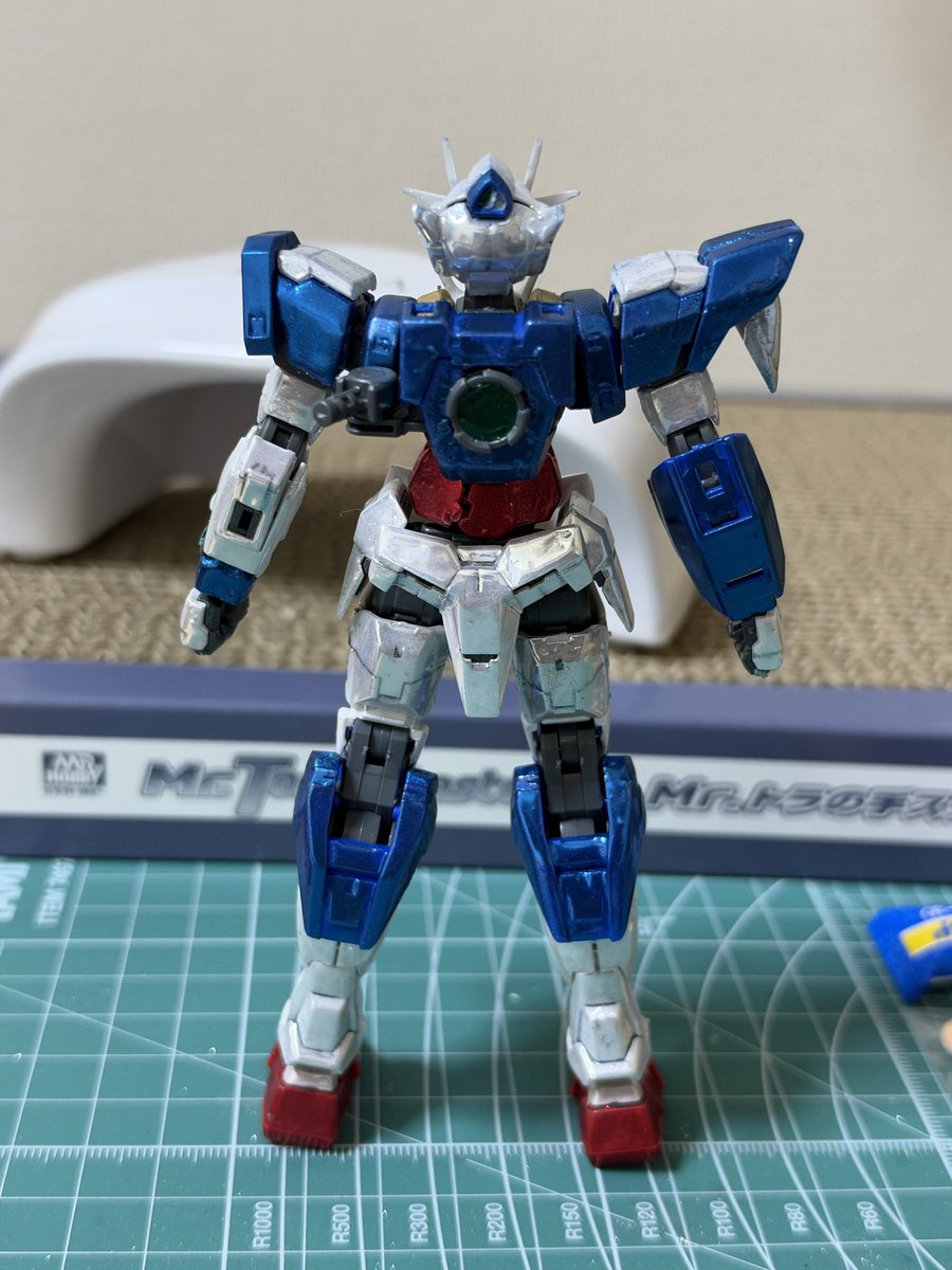 106tall's tweet photo. 本体完成までとりあえず漕ぎつけた
あとはシールドとソードを残すのみ
塗装も寄りで見たらキャンジェルの筆塗りのムラが若干あるがこれはこれで良い感じに見えるから完成までもう少し

#ガンプラ
#ダブルオークアンタ
#PREZMO
#プラモデル制作 https://t.co/FwDBAgNOAS