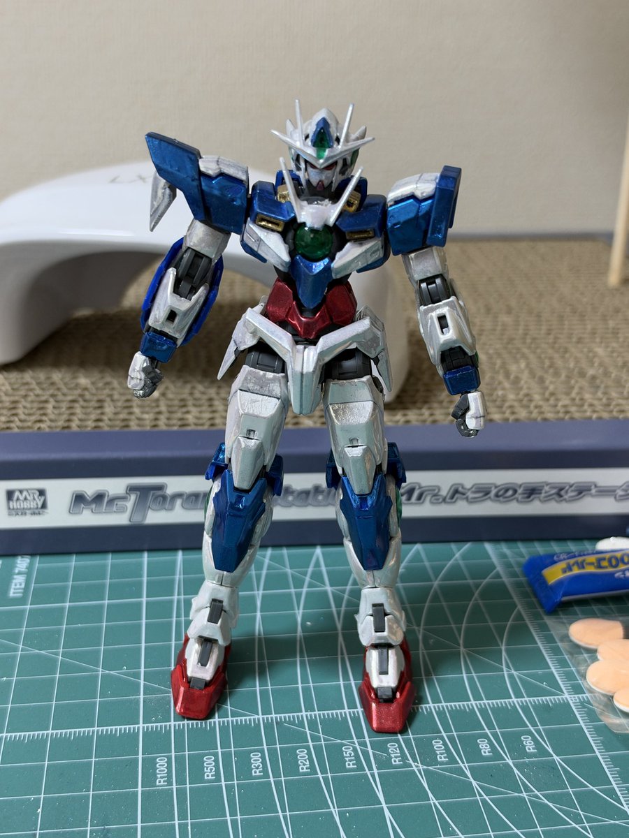 106tall's tweet photo. 本体完成までとりあえず漕ぎつけた
あとはシールドとソードを残すのみ
塗装も寄りで見たらキャンジェルの筆塗りのムラが若干あるがこれはこれで良い感じに見えるから完成までもう少し

#ガンプラ
#ダブルオークアンタ
#PREZMO
#プラモデル制作 https://t.co/FwDBAgNOAS