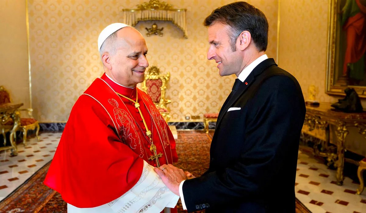 NoviaNewsGroup's tweet photo. 🚨🇫🇷🇻🇦 FLASH | À l’occasion de la visite du pape Léon XIV en France, Emmanuel Macron n’assistera à aucune des messes célébrées par le souverain pontife. https://t.co/alCeu8Xym0