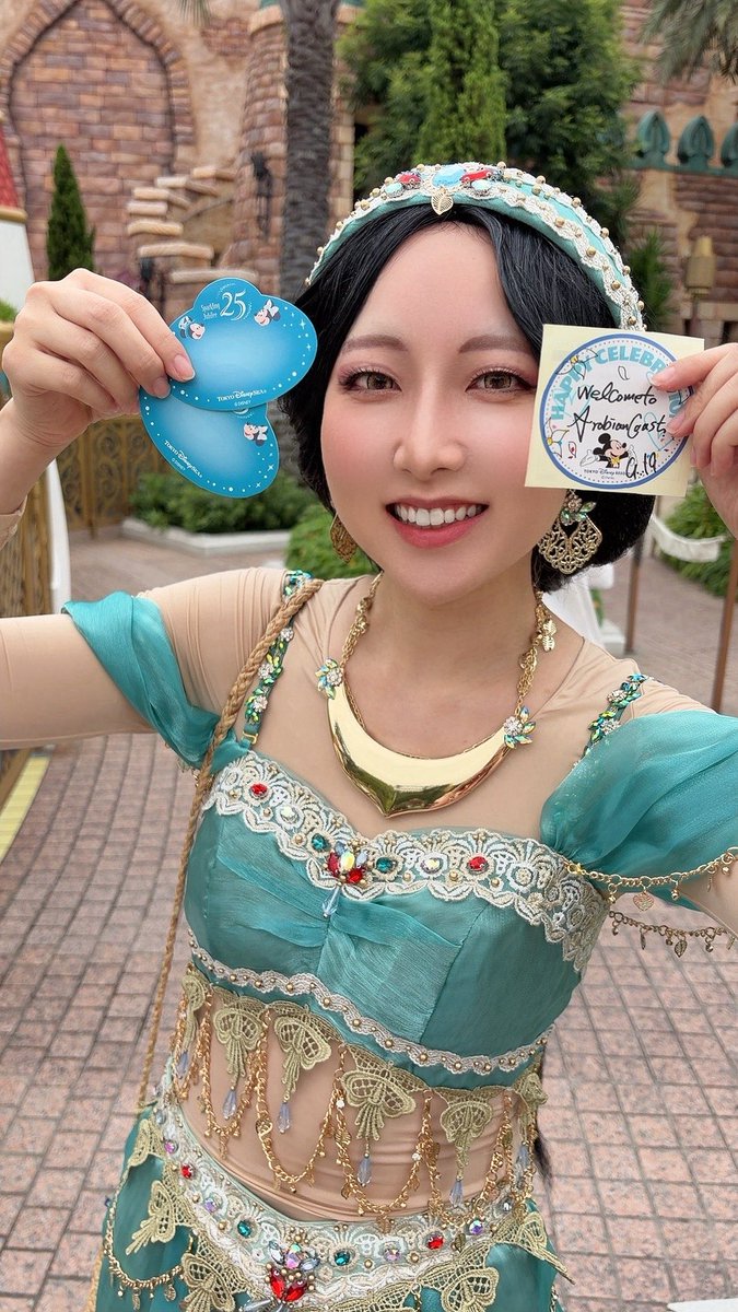_yomomogi's tweet photo. 念願のプリンセス仮装💖
昔から大好きなジャスミンの仮装ができて嬉しかった～🥰🥰
パークでも夢のような時間を過ごせて楽しかった✨️✨️

フライングカーペットに乗っていたら素敵なシールをもらえて嬉しい🩵
#Dハロ仮装 
#Dハロ仮装2026 https://t.co/nHJ2Cmxj2h