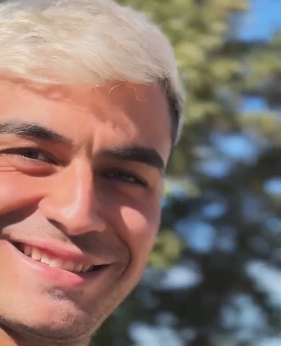 ferranxpedri's tweet photo. literalmente a pedri le ha vuelto la vida a la cara, se le han ido las ojeras y ha recuperado el brillo en los ojos🥹💖 qué bonito es el amor.. https://t.co/MPBw1e14M9
