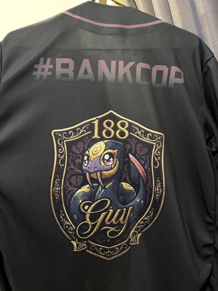 arlom_'s tweet photo. กุชอบคอปแบ้งมาก55555655555655555555555
เคะทำเสื้อแจกเปน BANKCOP ส่วนเมะทำผ้าเชียร์แจกเปน COPTERBANK แล้วมึงจาไม่ให้แฟนคลับมันบ้าโพได้ไง มึงมาดูศิลปินพวกกุ5555655555🙂‍↕️ https://t.co/4GFpQjgItf