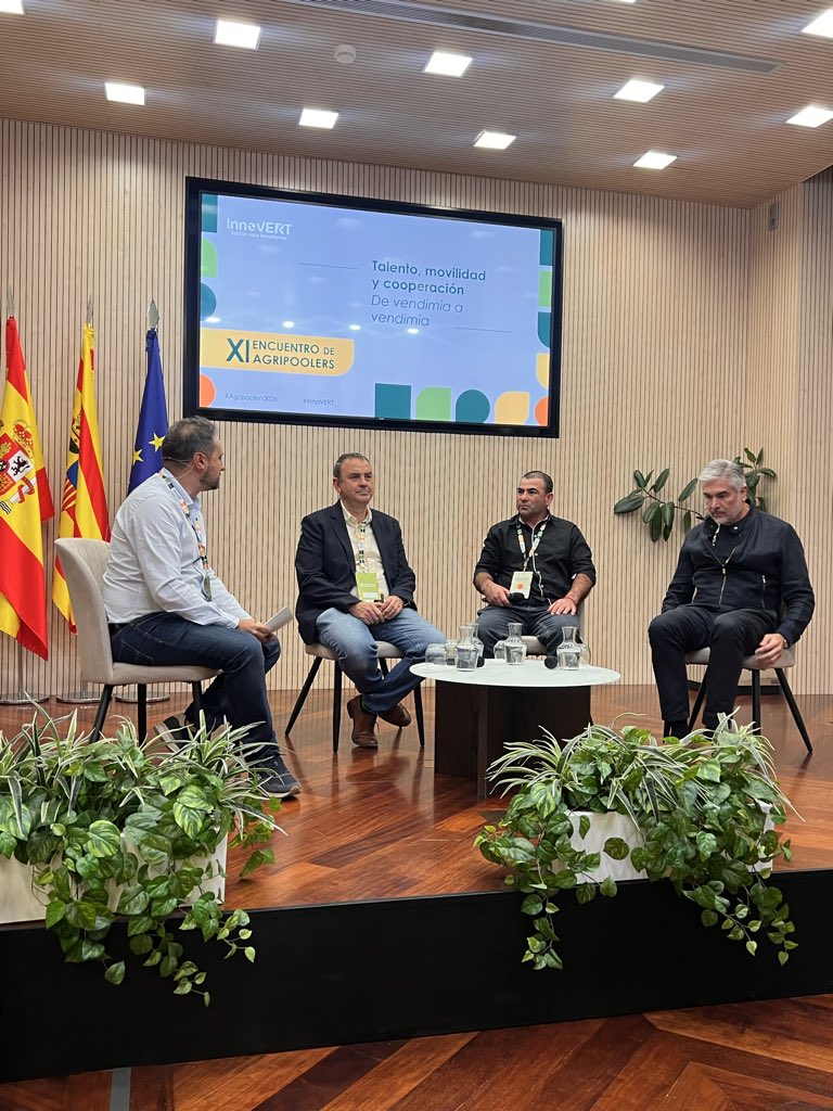 acodea_'s tweet photo. En la mesa Talento, movilidad y cooperación, los ponentes cuentan cómo un necesidad compartida puede convertirse en una oportunidad compartida, si cooperativas, administraciones y organizaciones deciden trabajar juntas. 

#InnoVERT #Agripoolers2026 https://t.co/pJtmxSGQYL