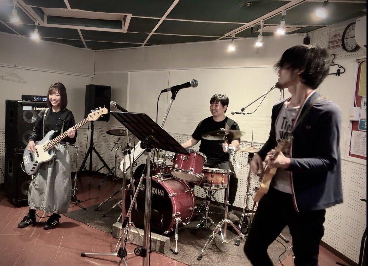 Pamunories's tweet photo. ▫️Pamunories100の質問
Q.最近1番笑ったことは？
P.G. エンターキーを強く押す人をリアルに見たとき
mao P.Gのクオリティ高いものまね
Mr.Rhythm P.G.とmaoのやり取り

#band
#music
#バンド
#邦ロック https://t.co/RmWkxPGmqA