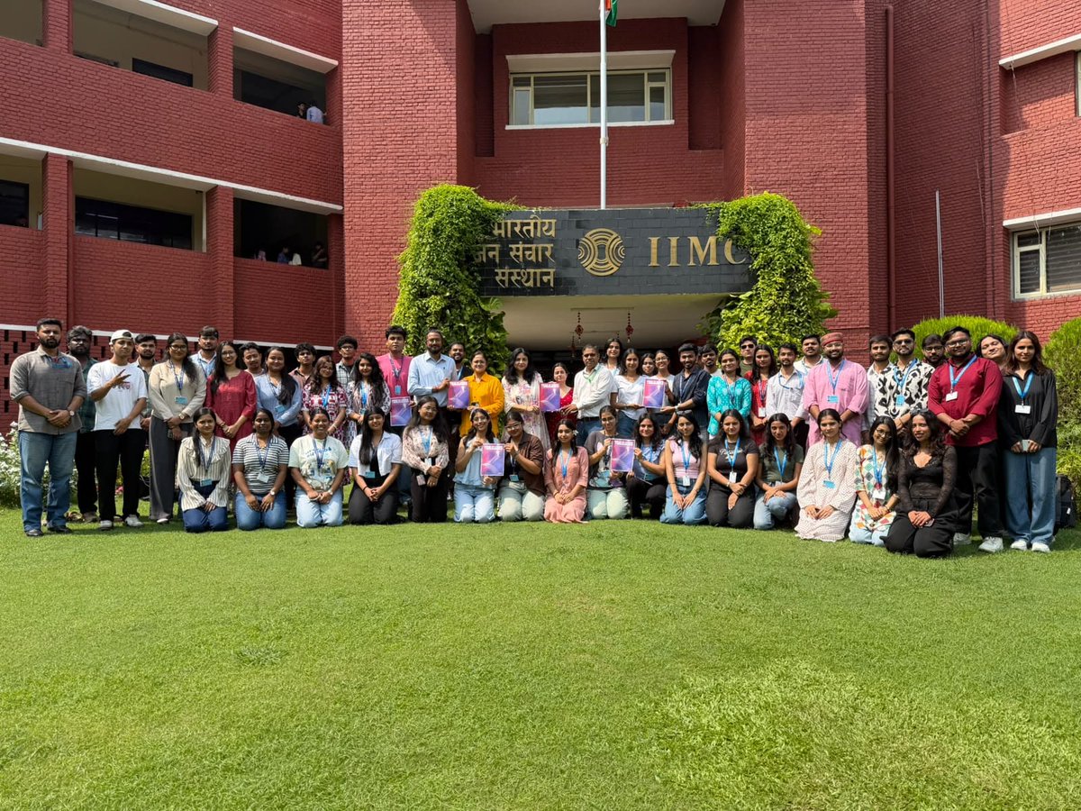 IIMC_India's tweet photo. The 4th edition of Trailblazers, the dept. magazine, was released by Prof. (Dr) @Surbhithescribe, HoD, Dept. of #MediaBusinessStudies. This edition features 80+ interviews with #CorporateCommunication professionals from diverse organisations, conducted by MBS students.
(1/2) https://t.co/v5d9daxHHS