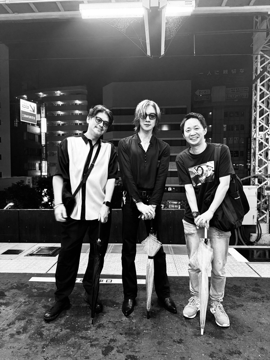 OfficialToshiya's tweet photo. 先日、賀集利樹さんと酒井貴浩くんとで、ほしのディスコさんのLIVEに行ってきました。 https://t.co/a5IxtZvvUh