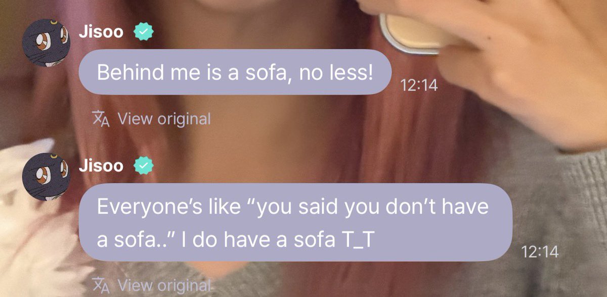 jisoomons's tweet photo. Jisoo clearing up the rumors about her lack of sofa https://t.co/7PVylEqpzt