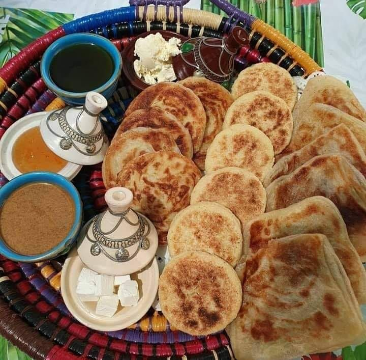 MounaNaceri's tweet photo. Layers of flavor. #MoroccanBreakfast🥞🫖🇲🇦 https://t.co/KjWaTD8jDD