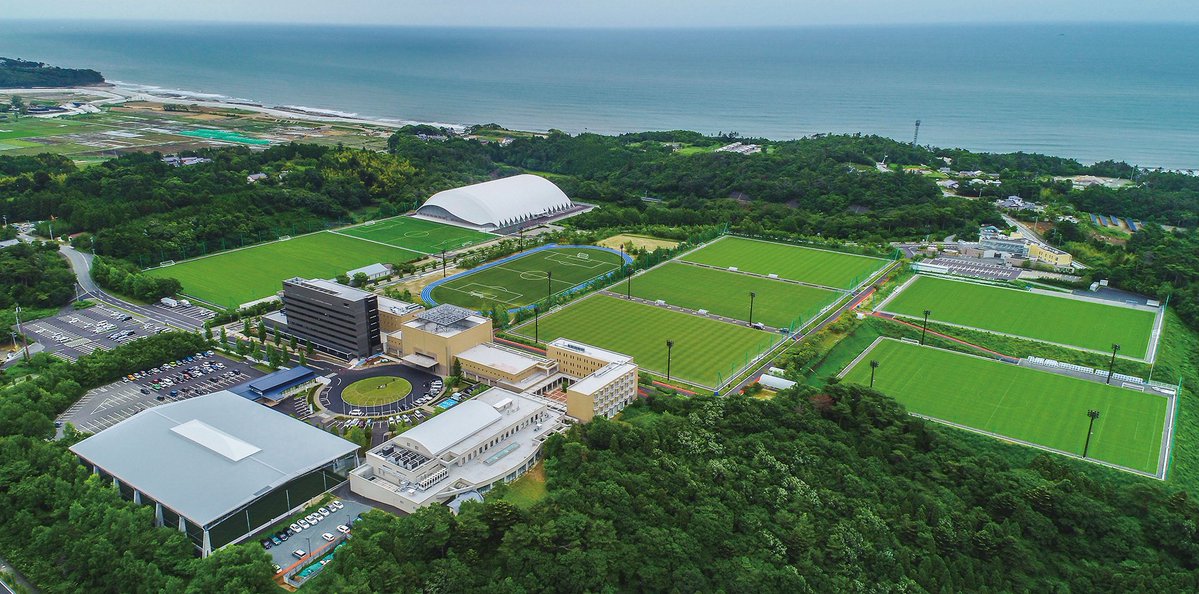 sa__n_rc's tweet photo. 福島県Jヴィレッジ、サッカー日本代表をはじめとしたトレーニング施設、サッカーピッチが9面、室内練習場と、Jリーグ用スタジアムもある。が、ホテルでもあるのです。レストランやジム等もあり、サイクリストにもオススメ。震災以降、地域復興のシンボルにもなっている。 https://t.co/vOGbWNf9wA