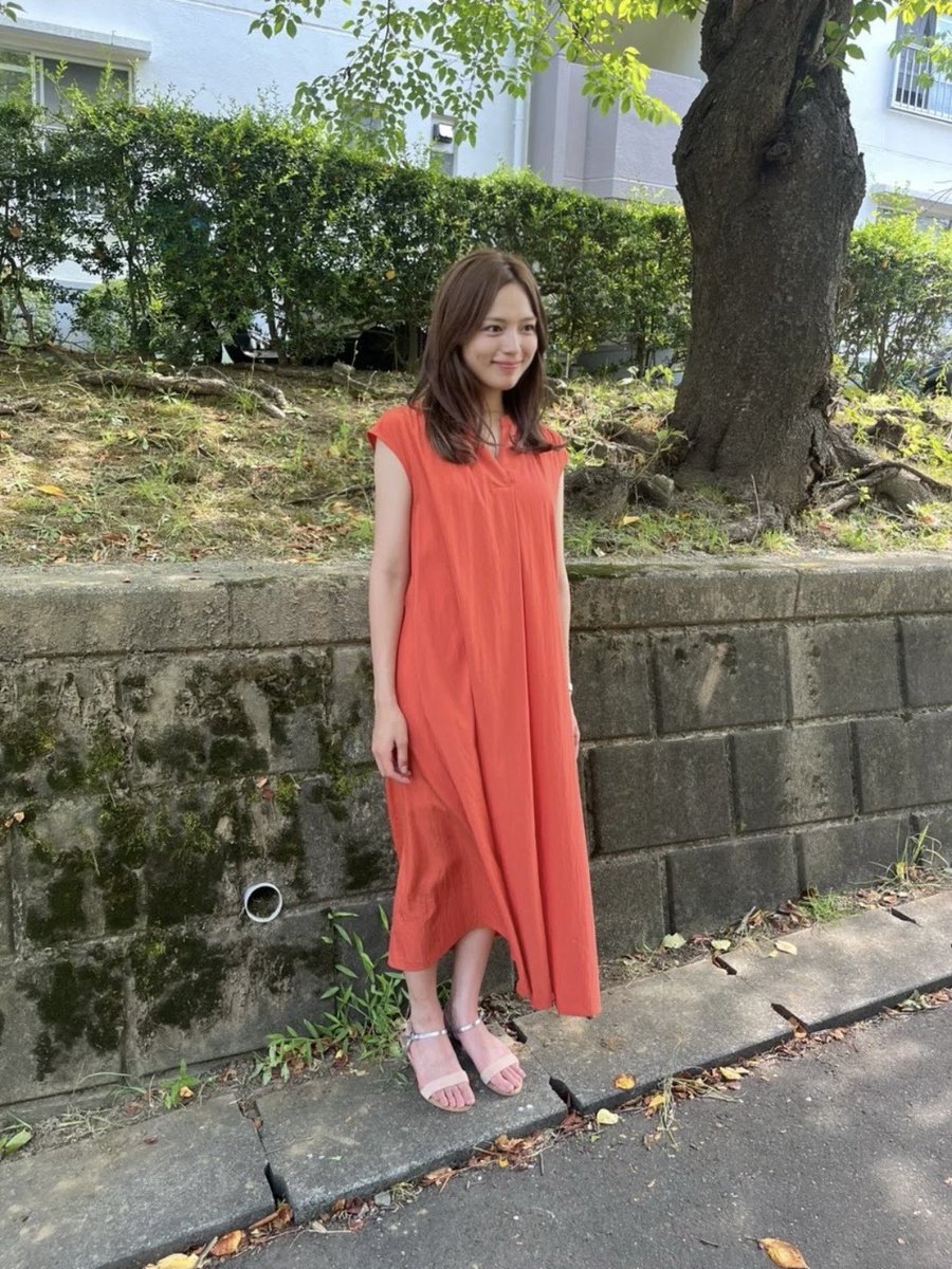 haruna_staff's tweet photo. 「ママがもうこの世界にいなくても　私の命の日記」
少しずつ、オフショットをお届けしていきます🌻

クランクインは、櫛引家が住むお家でした
立っているだけでも、とっても暑かったのを覚えています

オフショットは、3姉妹のかわいいやり取りのシーン✨
どんなシーンになっているのか、ぜひ見つけてみてくださいね

10月2日公開です🎬

#ママがもうこの世界にいなくても 
#ママせか 
#ママせかを届けたい