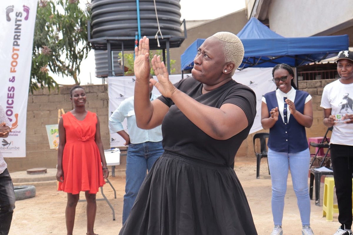 kumbekumbe's tweet photo. KutiMushaVaeni 🛖.We welcomed #SDG5 COP to @kumbekumbe  4 a day of learning,xchang &amp; #danced  Our work remains rooted in serving #girls,young women &amp;  youth thru art . #art4Communities  @GwenTrust  @SproutWomen2018 @RuralYoungWomen @table_girls @signsofhopezim @AU_WGYD @YetTrust https://t.co/ArAelzlgJr
