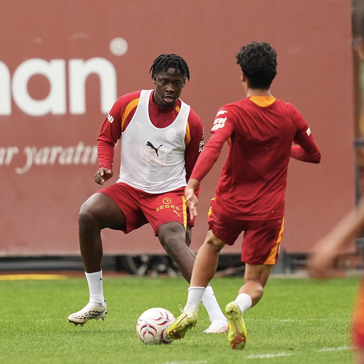 GalatasaraySK's tweet photo. 📸 Kasımpaşa maçı hazırlıklarımız devam ediyor. #GSvKAS https://t.co/rA3cN8pol5