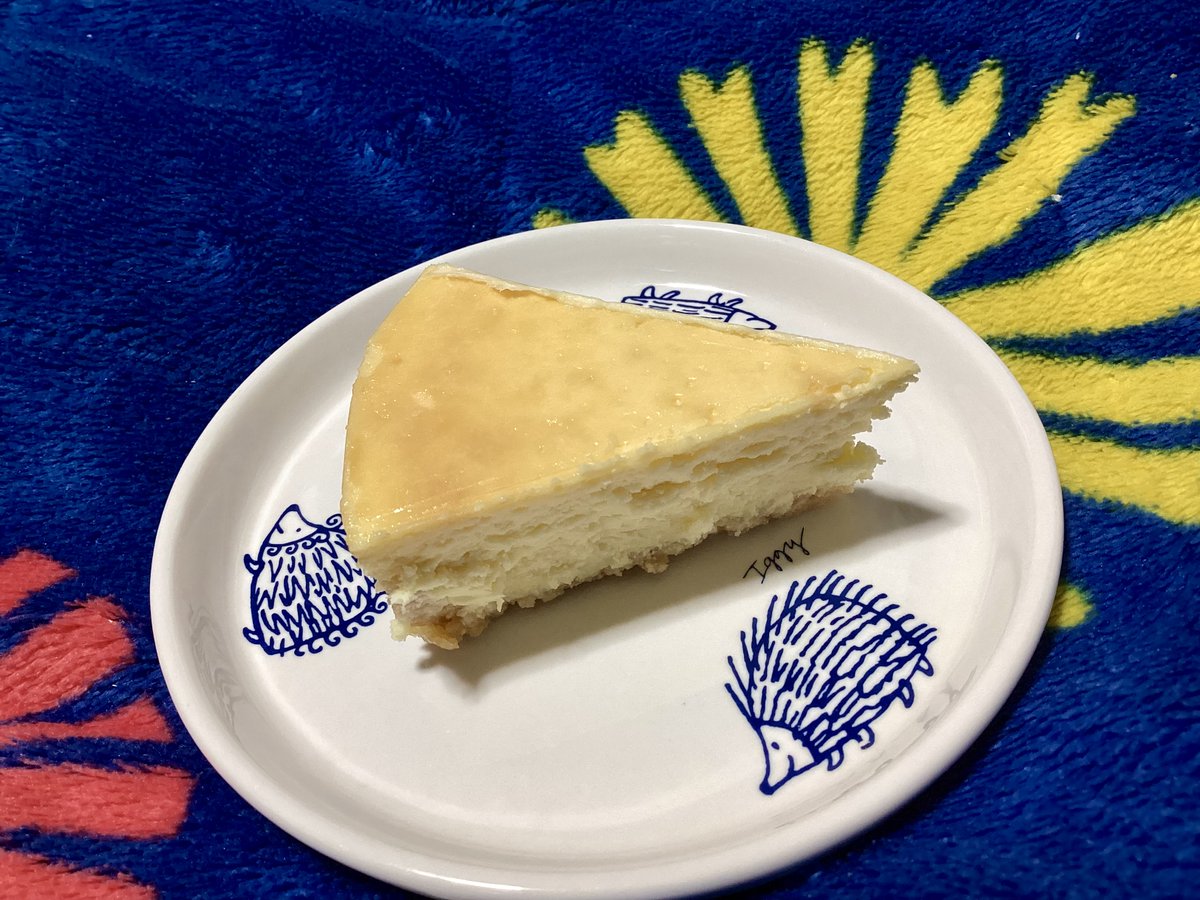 OisTarou's tweet photo. 食べたかったあの店のチーズケーキをホール買いだ！うまい😋ｱﾊﾊｱﾊﾊｰ笑っちゃうほどにうまいよ https://t.co/4w43bvMlJ6