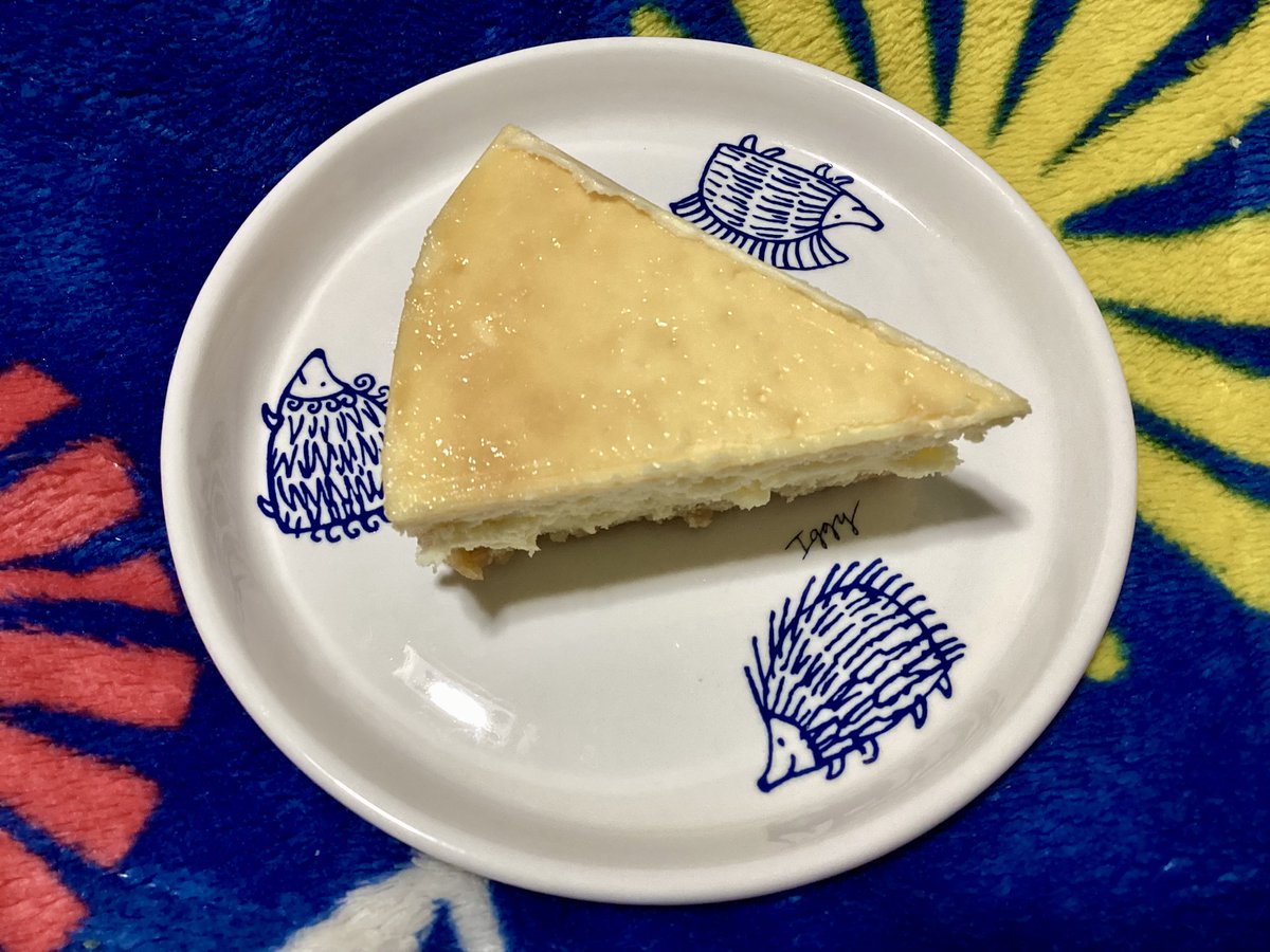 OisTarou's tweet photo. 食べたかったあの店のチーズケーキをホール買いだ！うまい😋ｱﾊﾊｱﾊﾊｰ笑っちゃうほどにうまいよ https://t.co/4w43bvMlJ6