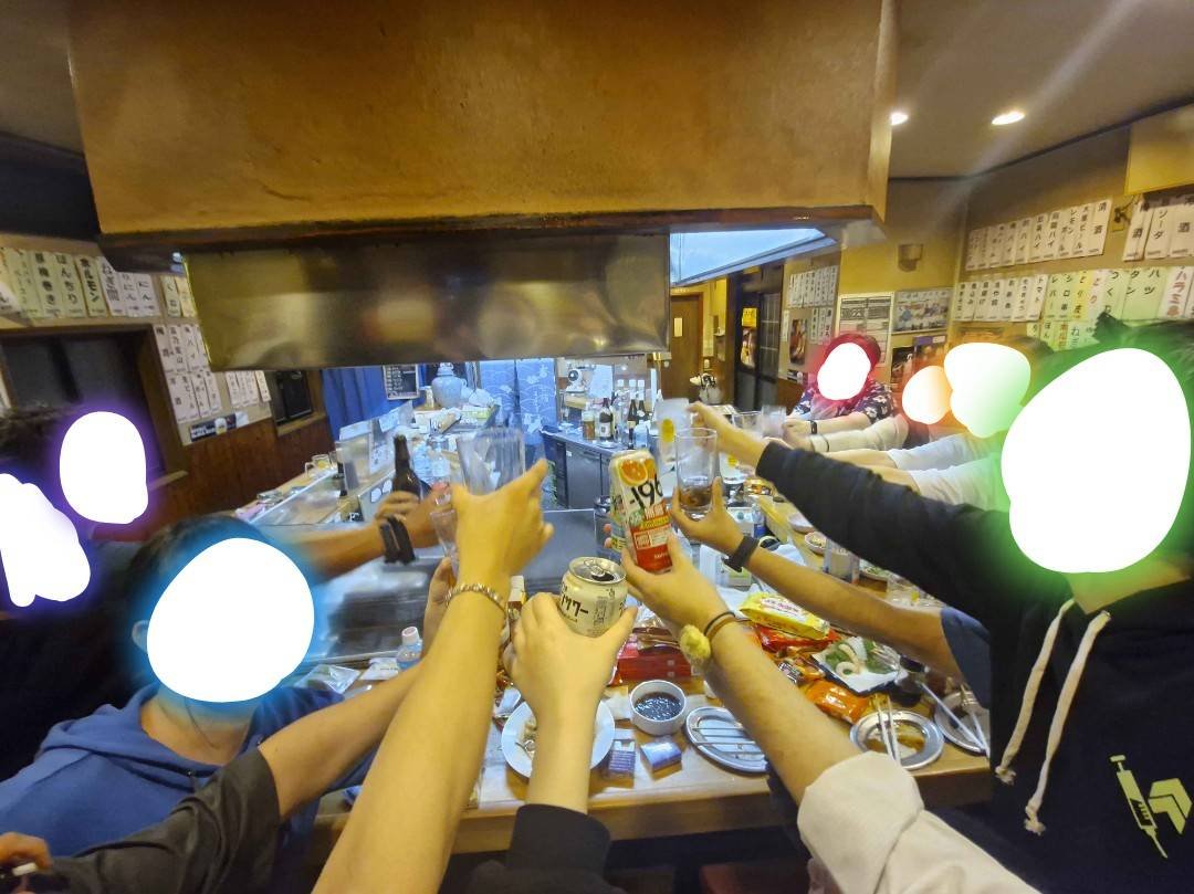 mika_mi103's tweet photo. みんなと乾杯🍺💥🍺 https://t.co/w6NgPVIWgu