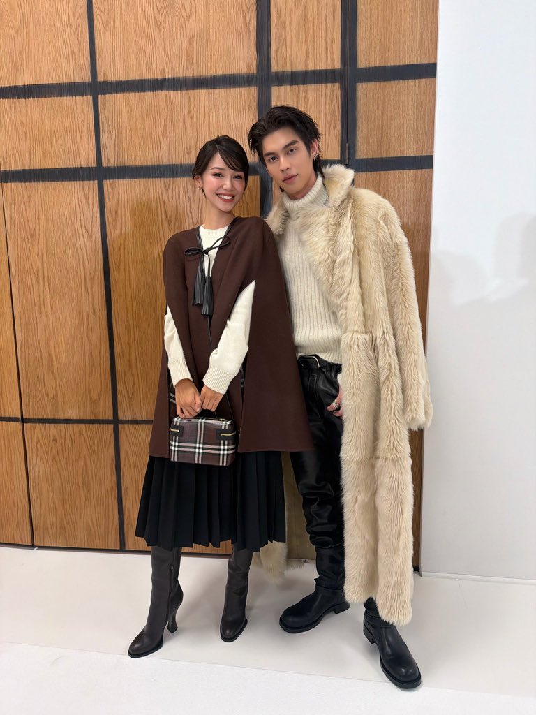 wooziiefern's tweet photo. อันนี้คือไร จุดเช็คอิน? 55255252525255

BRIGHT BURBERRY SUMMER 27
#BurberryxBRIGHT
#BurberrySS27xBRIGHT
#Burberry @Burberry 
#bbrightvc @bbrightvc https://t.co/5Yer2rL0gE