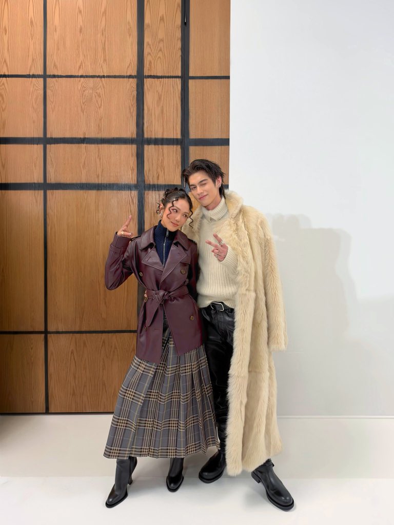 wooziiefern's tweet photo. อันนี้คือไร จุดเช็คอิน? 55255252525255

BRIGHT BURBERRY SUMMER 27
#BurberryxBRIGHT
#BurberrySS27xBRIGHT
#Burberry @Burberry 
#bbrightvc @bbrightvc https://t.co/5Yer2rL0gE