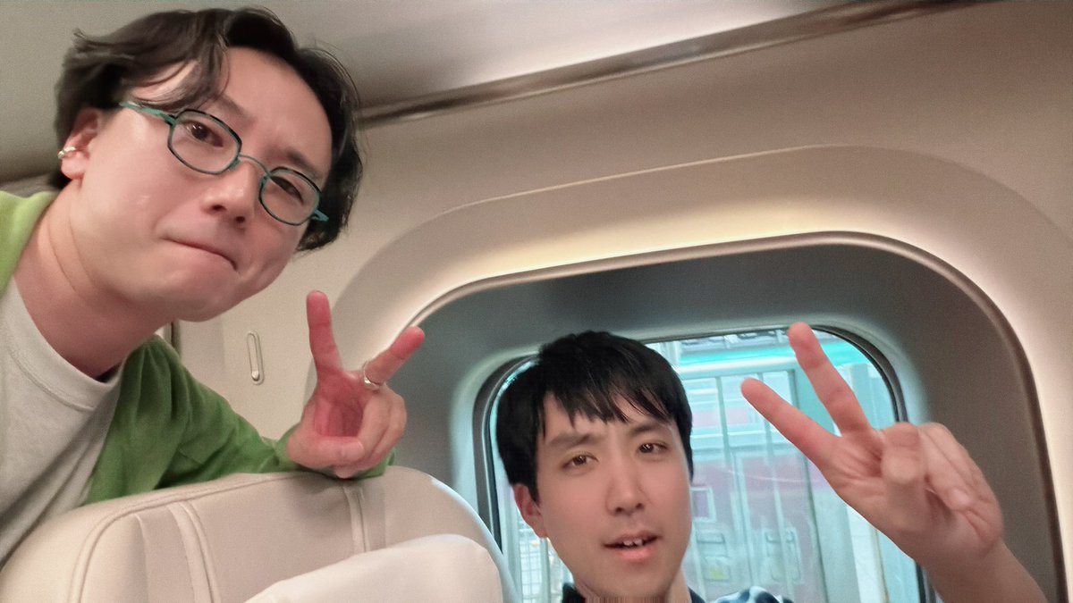 nagare_Ru_'s tweet photo. 最後にまさかの遭遇w
（斜め前の席）

帰ります！

#FELLOWSEXPO2026AOMORI https://t.co/3NUMnrOfQy