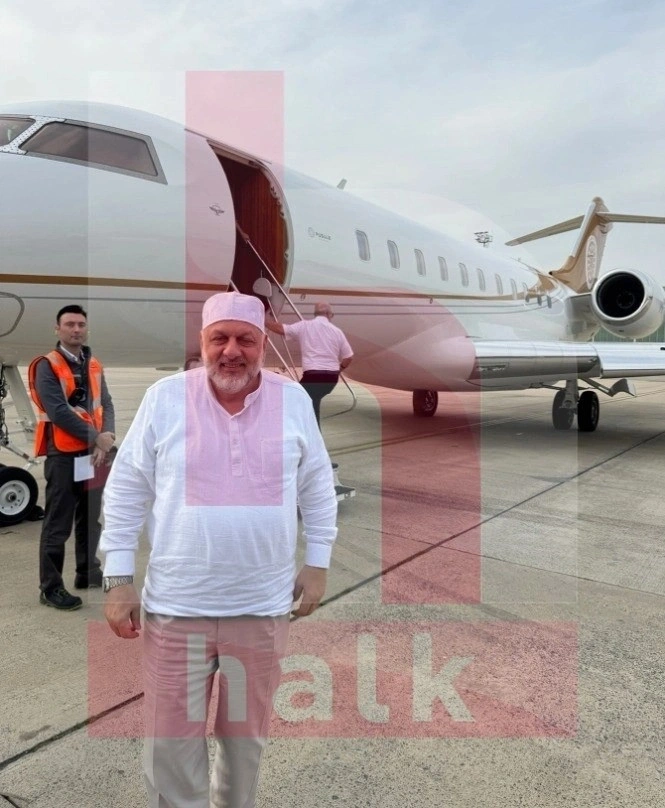 Pardonhaber's tweet photo. Fon krizine karışan Pusula Holding'e ait özel jetle, umre turları düzenlendiği ortaya çıktı.

Emekli vaiz Cemal Vanlıoğlu ile Cübbeli Ahmet'in damadı Esat Palazoğlu'nun da jetin yolcuları arasında olduğu öğrenildi. (Halk TV) https://t.co/2OwktU1AI3