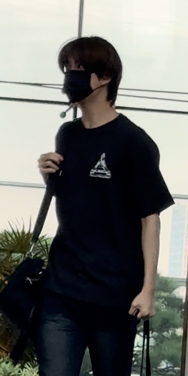 mlkavienne's tweet photo. geonwoo mode long hair🤤 https://t.co/GV98KSvY5w