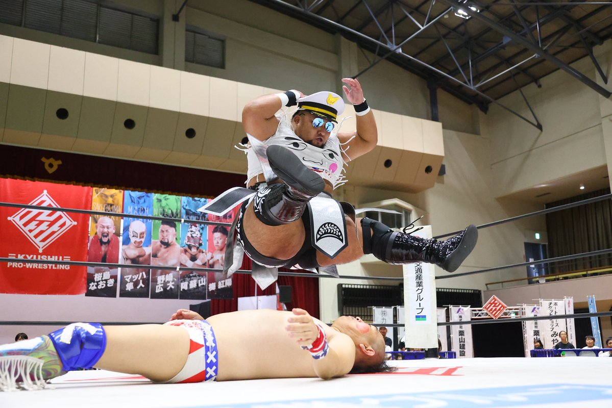 kyushupro_new's tweet photo. 【試合結果】
2026.9.22(火・祝)
株式会社栗山建設PRESENTS『鳥栖ば元気にするケン！』
［観衆：1086名 ※超満員］

〈シングルマッチ〉
◯野﨑広大
（2分20秒 ※ギロチンドロップ→体固め）
ばってん×ぶらぶら●

#鳥栖市
#九州プロレス
#qpro https://t.co/pRv5iUaYKb
