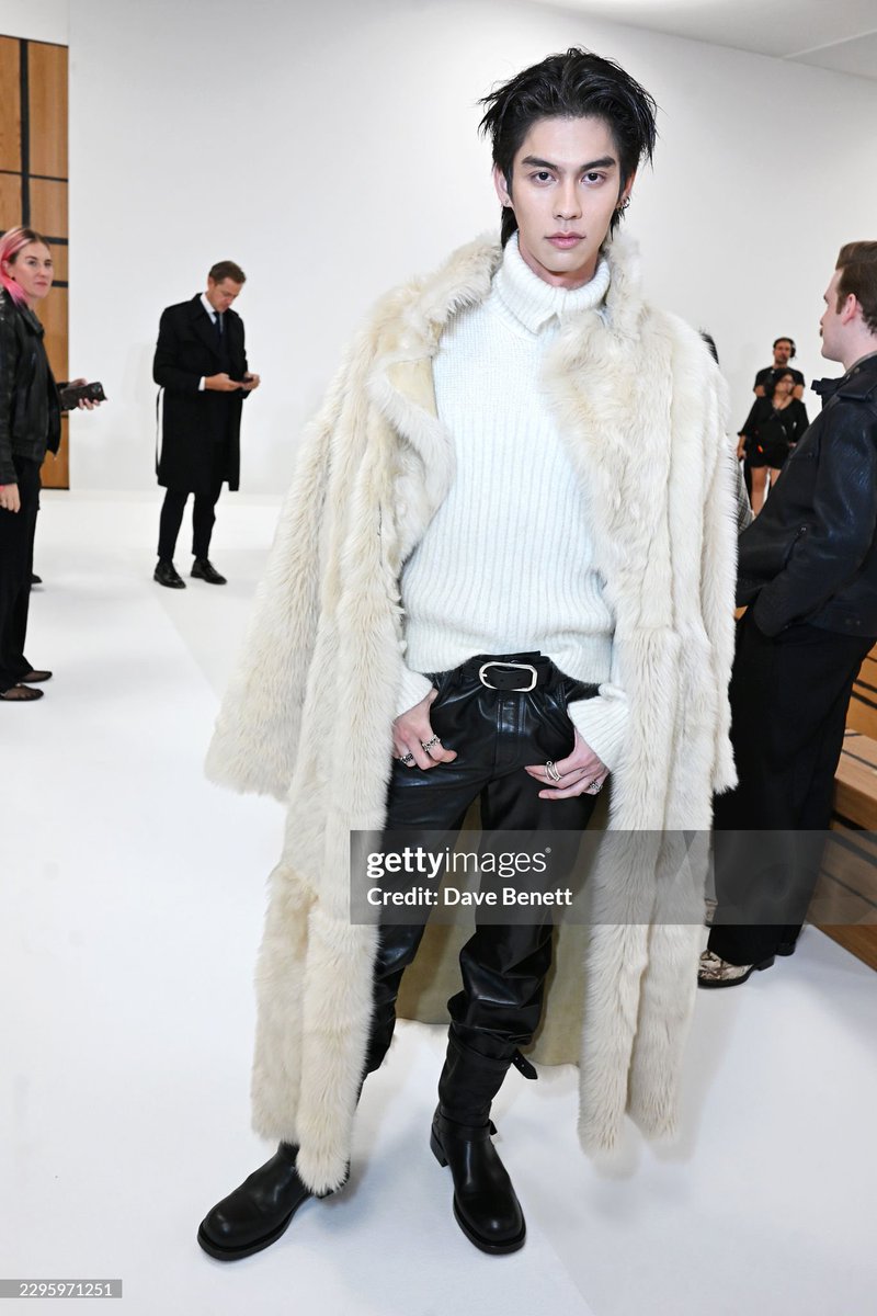 pmxvc_'s tweet photo. Burberry Summer 2027 Show - Front Row

LONDON, ENGLAND - SEPTEMBER 21: Bright aka Vachirawit Chivaaree attends the Burberry Summer 2027 during London Fashion Week at Chelsea College of Arts on September 21, 2026 in London, England. (Photo by Dave Benett/Getty Images for Burberry)

🔗 https://t.co/yf8RHroXHB

BRIGHT BURBERRY SUMMER 27
#BurberrySS27xBRIGHT 
#BurberryxBRIGHT
#Burberry 
#bbrightvc