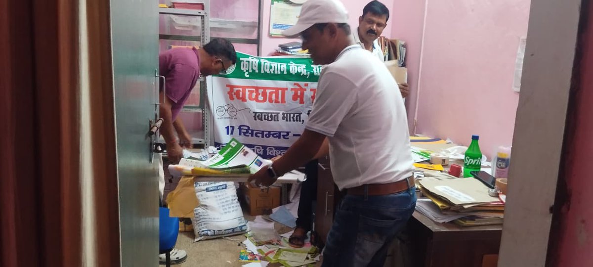 rohtaskvk's tweet photo. Cleaning of Office desk and removal of old files and banners in KVK Rohtas, Bikramganj under SBM https://t.co/m7NX4SY8kg