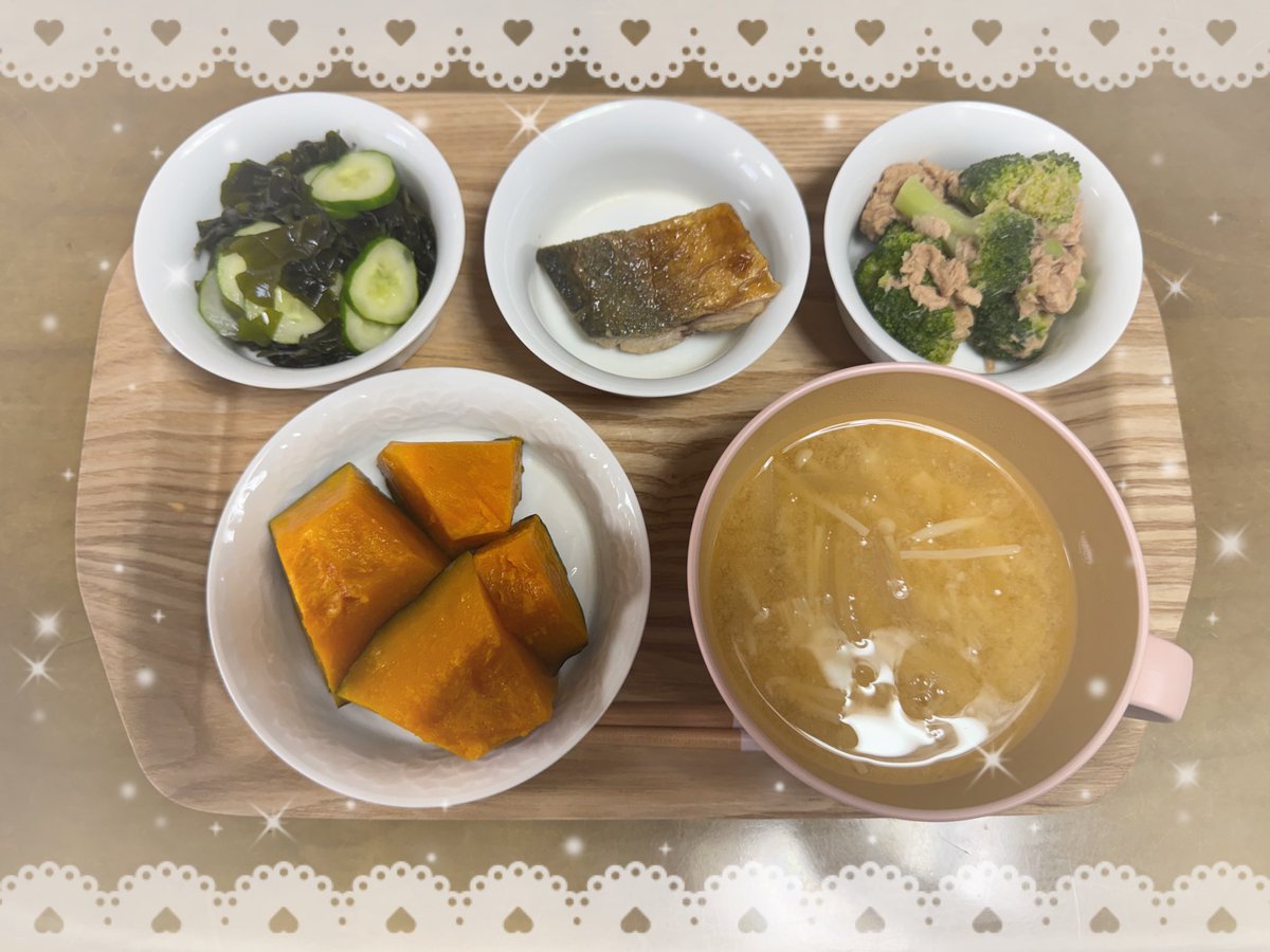 28chama's tweet photo. ꒰ おひるごはん ꒱

昨日のよる病み散らかして寝るの遅くなったから、あさひる兼用になってしまった(т · т ᐡ )🌀🌀
でも👨‍👩‍👦の焼き鯖追加でもらったり（やっぱり鯖はそんなに好みじゃなかったけど💧）、しっかりもりもり食べた！ https://t.co/wtfDDLHWzI