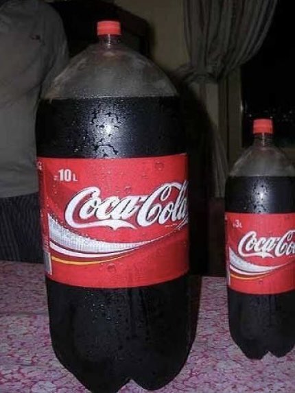 oic_happy's tweet photo. アメリカにある10Lのコーラがデカすぎるw https://t.co/G02YNSmfJN