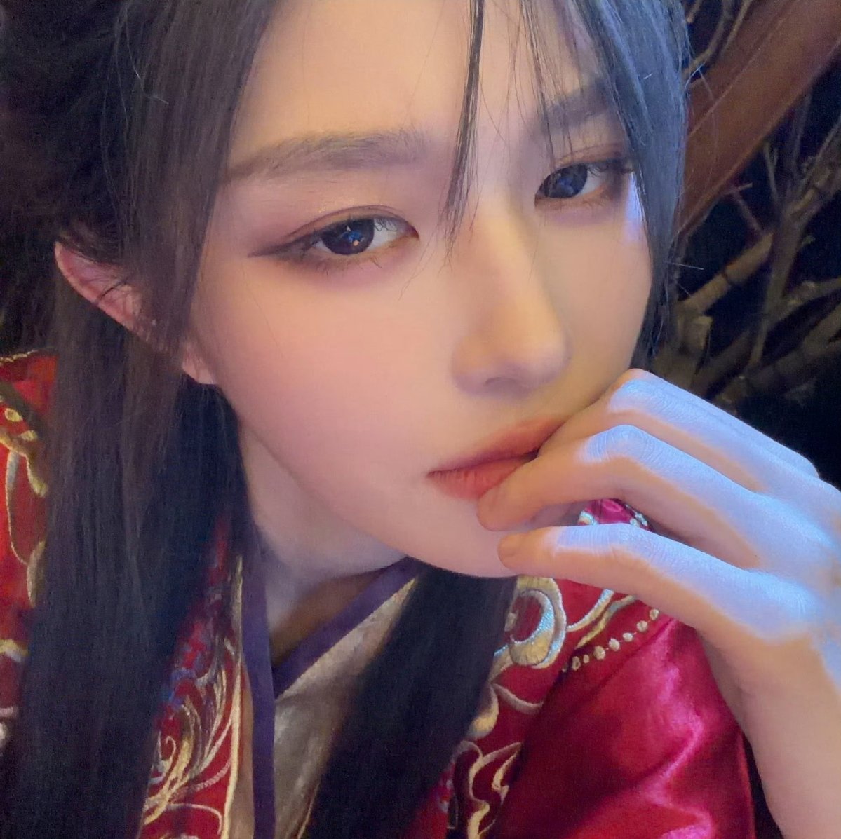 cherryxiaoyiii_'s tweet photo. Young master Wang really belongs in a historical drama at this point🫸🏻🤛🏻 https://t.co/wvCF1mC7j1