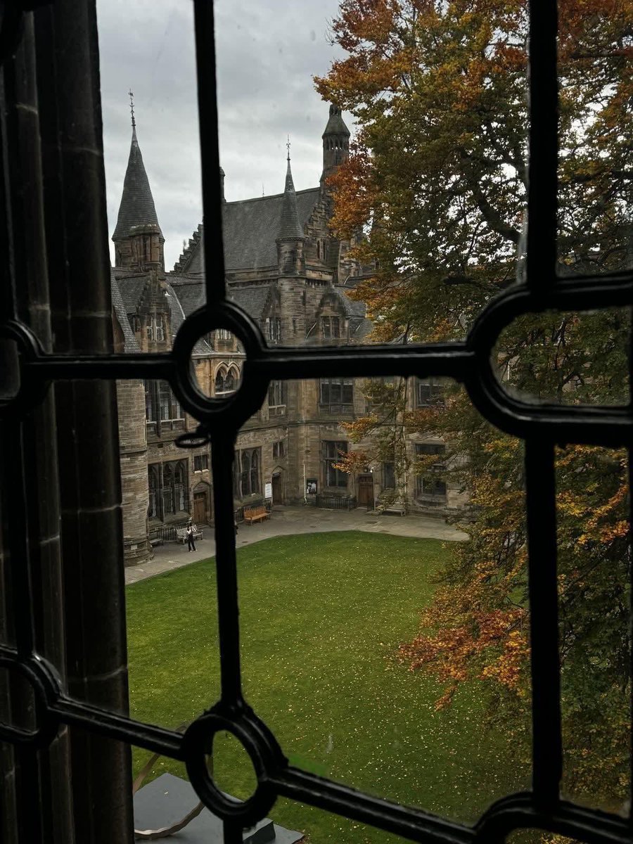 InFiniteH0riZ0n's tweet photo. Rainy day in Edinburgh https://t.co/oEwTwGFhZG