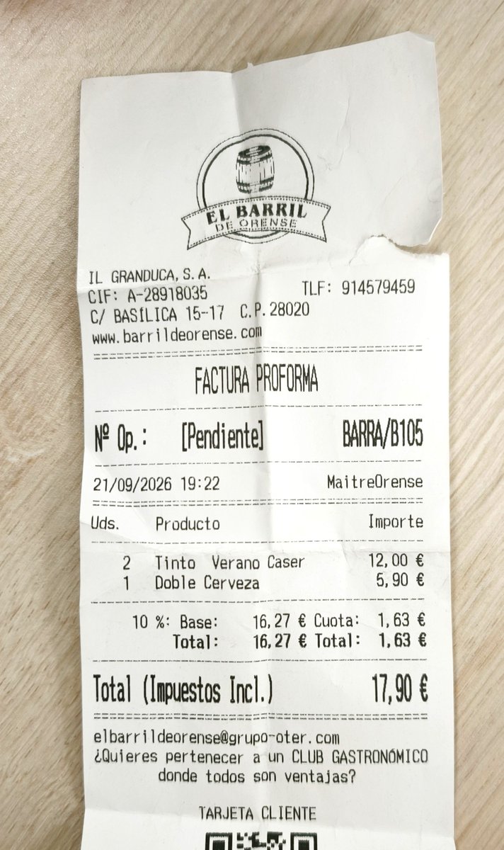 MrBornToRun's tweet photo. Ayer no daba crédito: 18€ por un par de tintos de verano y un doble. A este paso vamos a tener que pedir la carta antes de tomar una caña, hemos perdido el norte. https://t.co/DzlgiYOyHC