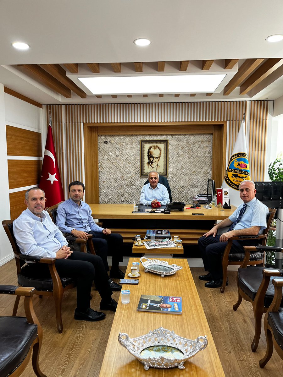 avyunusgunal's tweet photo. Milletvekilimiz Mustafa Köse, Konyaaltı Kaymakamımız Rahmi Köse ve Durali Kolpak başkanımızla bir araya geldik. Konyaaltı’mızla ilgili yatırımları ve yapacağımız projeleri değerlendirdik. https://t.co/WTASaR0Suq