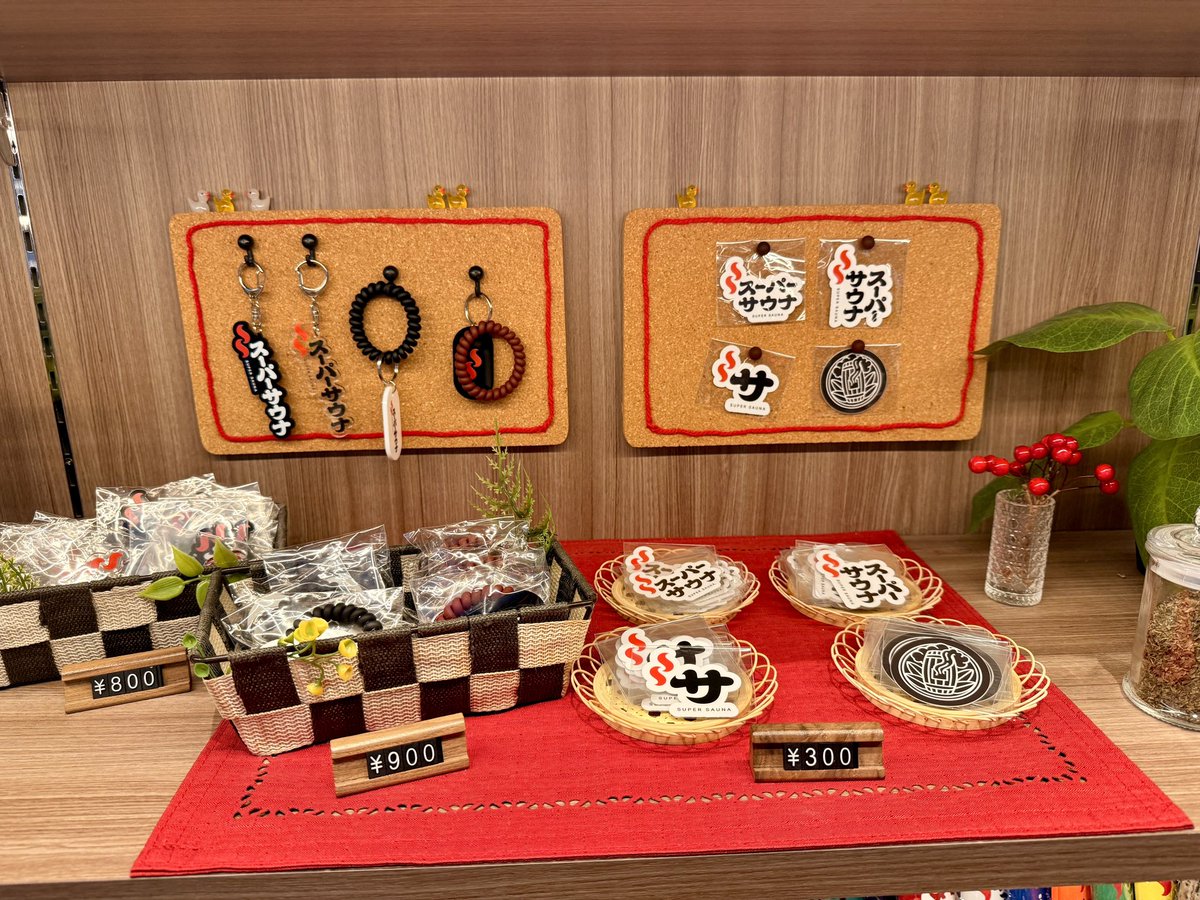 mskco_ttnt's tweet photo. 【SWサ旅⑥】
今回の最終目的地 #スーパーサウナ一宮 へ！お気に入りは霧サウナ！真っ白な空間に目の前何も見えなくなるくらい噴射される霧で幻想的！杜サウナで17時半のアウフグースを受けた！3人体制で扇がれてアツアツじゃーん！

#サウナイキタイ https://t.co/bBPc7JTfXE https://t.co/m5EZ6F8l6T
