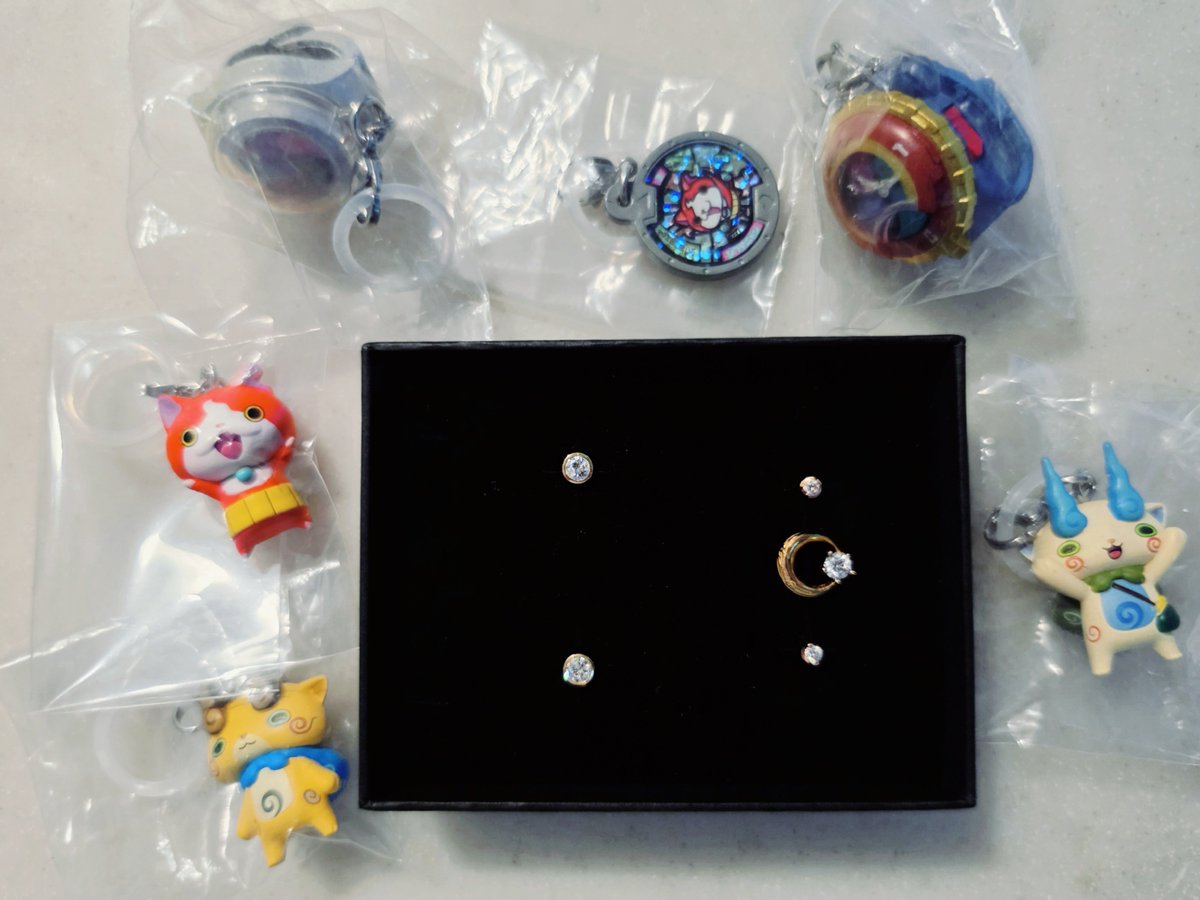 qn0's tweet photo. こんばんは🌙✧︎*。

起きたら荷物が届いてて封印を解いてみると

ぼくの欲しいもの詰め合わせセットが届いてました😳✨

フォロワーさんや世界中の幸せを願う
僕の姿勢に妖精さん🧚‍♀️が叶えてくれた😊

ありがとうご財増す！✨ https://t.co/ZfynNdJqD9
