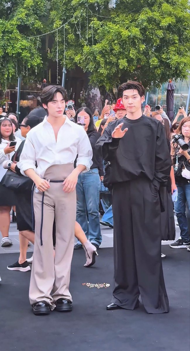shortgunnnn's tweet photo. ตี๋ตี๋ป๋อ บอดี้ยังบ้าโพ 🫠

FSW ELLE X TTP 
#TEETEEPORATEFW26

#teeteepor #twnpich #porsuppakarn https://t.co/s18j1CXw4u