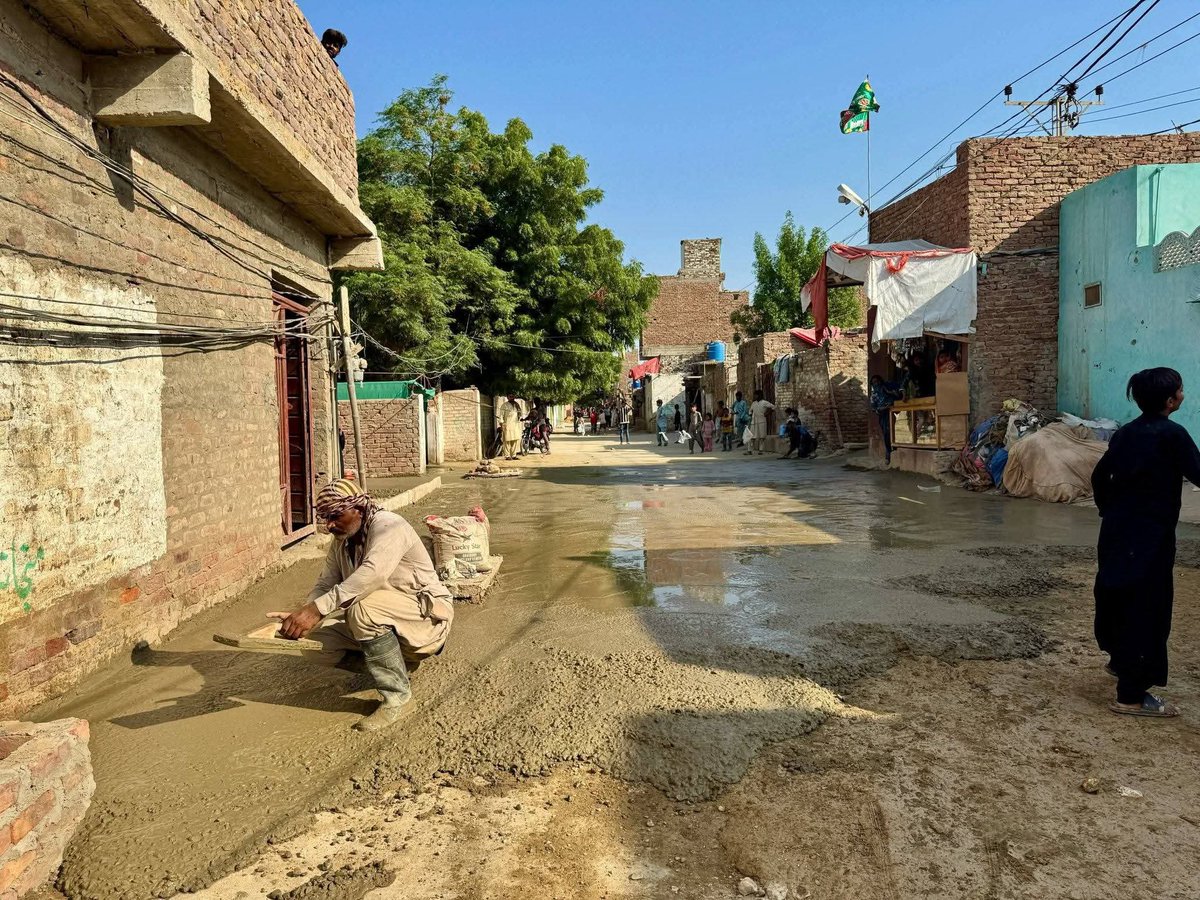 Kainatkhan4y's tweet photo. پی ایس-63 یوسی-136 میں سی سی روڈ کی تعمیر شروع کر دی گئی میئر حیدرآباد @KashifShoroPPP کی ہدایات اور سیدہ @humia_naqvi کی نگرانی میں جاری کام سے مقامی گلیوں اور راستوں کا انفراسٹرکچر بہتر ہوگا۔

#HyderabadDevelopment #PS63 #UC136 https://t.co/rVBRLvtydq