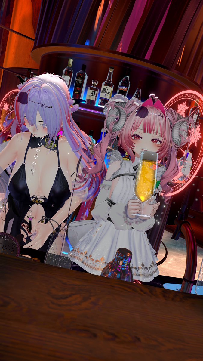 kankitsu87's tweet photo. ぼー線さんカウンターデビューおめでとうございます！！！
姉貴とのやり取りが全部可愛すぎてひたすらシャッターを切っていました。入学式見守る親の気持ちってこれか……？
カクテルの振り方がバズーカ砲構えてるみたいで可愛かった！
そしてビールの入れ方があまりにも、良い。これが幸福 https://t.co/x3xzrhtQQA