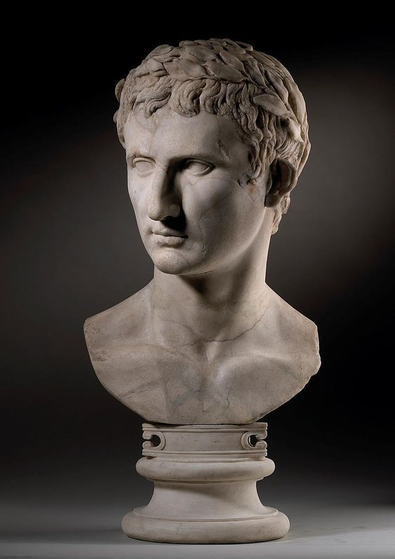 EnterPrometheus's tweet photo. tomasso: Portrait Head of Emperor Augustus, crowned with a laurel wreath (63 B.C. โ 14 A.D.) (image source: https://t.co/BR5wAKgu4O) #augustus #rome #art #sculpture #history #photography https://t.co/pOLc6m7YQU
