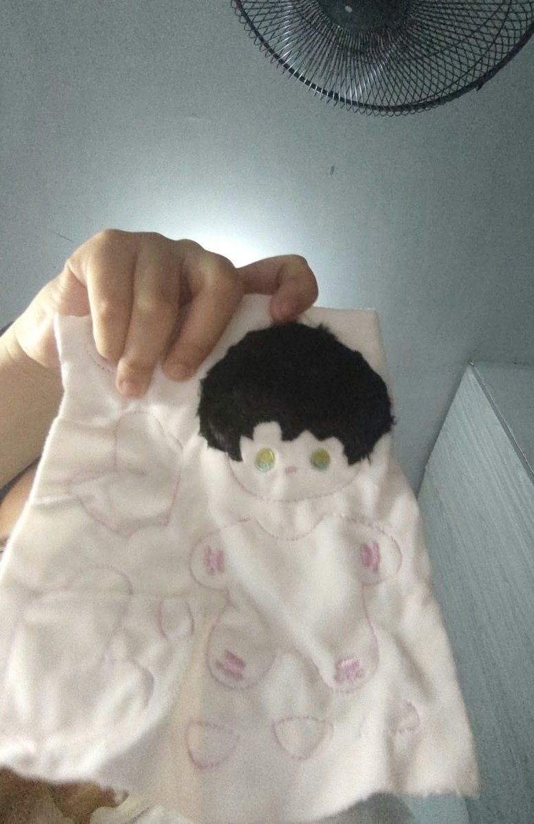 AELOUSSE's tweet photo. I ACCIDENTALLY BOUGHT A DIY ZAYNE PLUSHIE 😭😭 https://t.co/L7iR5WuiTX