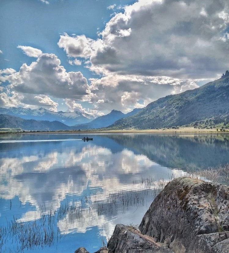 soymariche's tweet photo. #LagoFiloHuaHum, Parque Nacional Lanín. A unos 60 km de San Martin de los Andes. Si no lo conocen agenden!!✍🏼 #diegosoloaga👏🏼 #BuenMartes twitter! Patagonia neuquina y 🇦🇷🛶🌄🩵😉 https://t.co/pNkbqoeoCQ