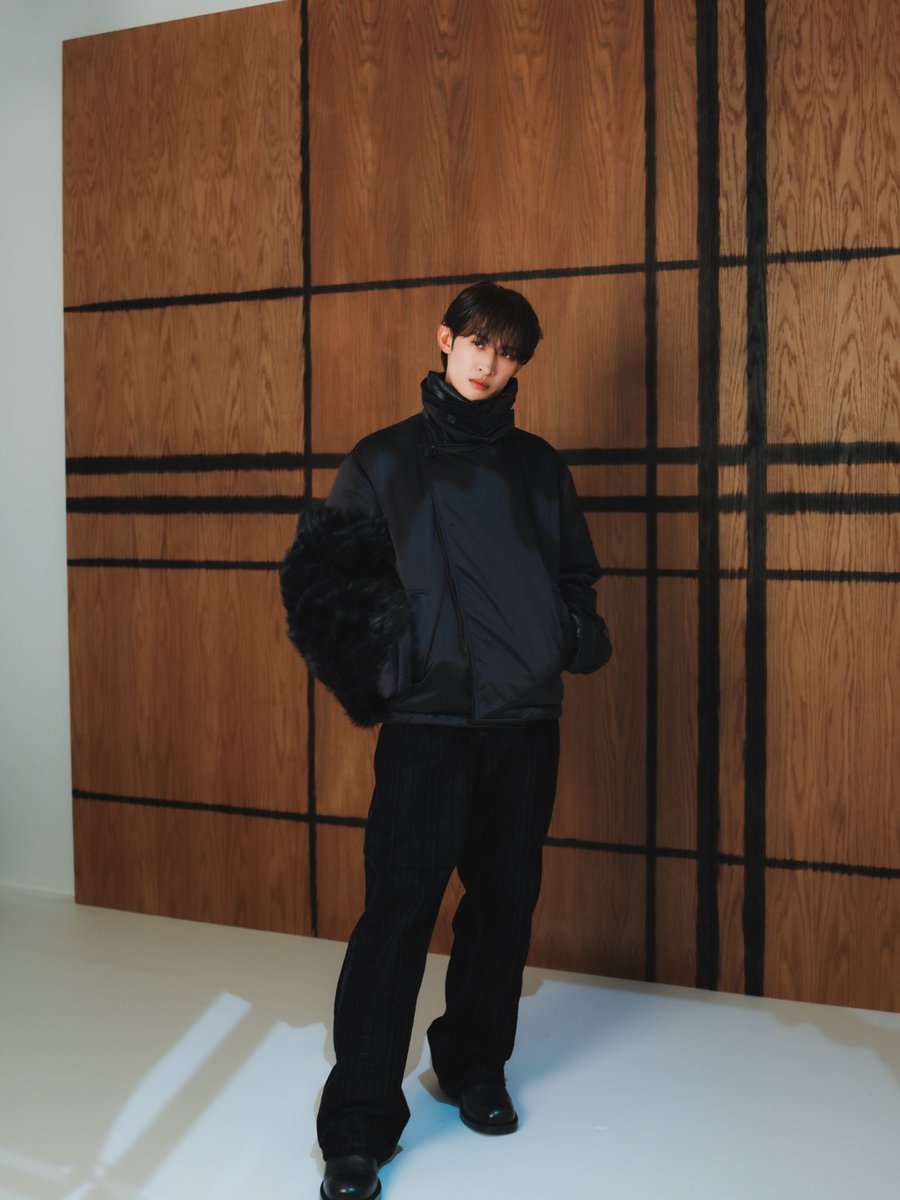 kjkj_suu's tweet photo. 「夜のロンドン」をイメージした全身黒ルック 本当に素敵🇬🇧
#KojiMukai
#BurberryxKojiMukai 
#Burberrysummer2027 https://t.co/OTTJx4owwG