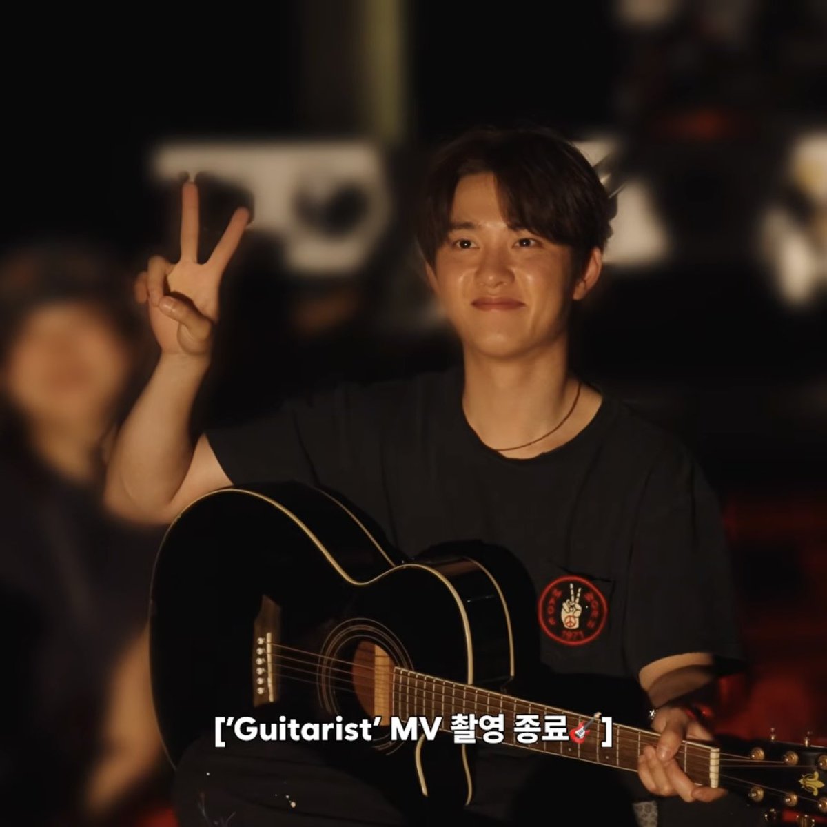dohtime0112's tweet photo. 브이 티셔츠와 브이 경수 ✌🏻 ⊙♡⊙ https://t.co/BkGpDdhuIP