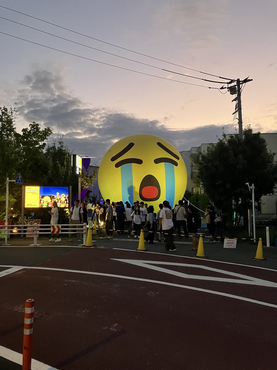 onimorz's tweet photo. かこまれてるぴえんいて草 https://t.co/kRJ5jLo4aT
