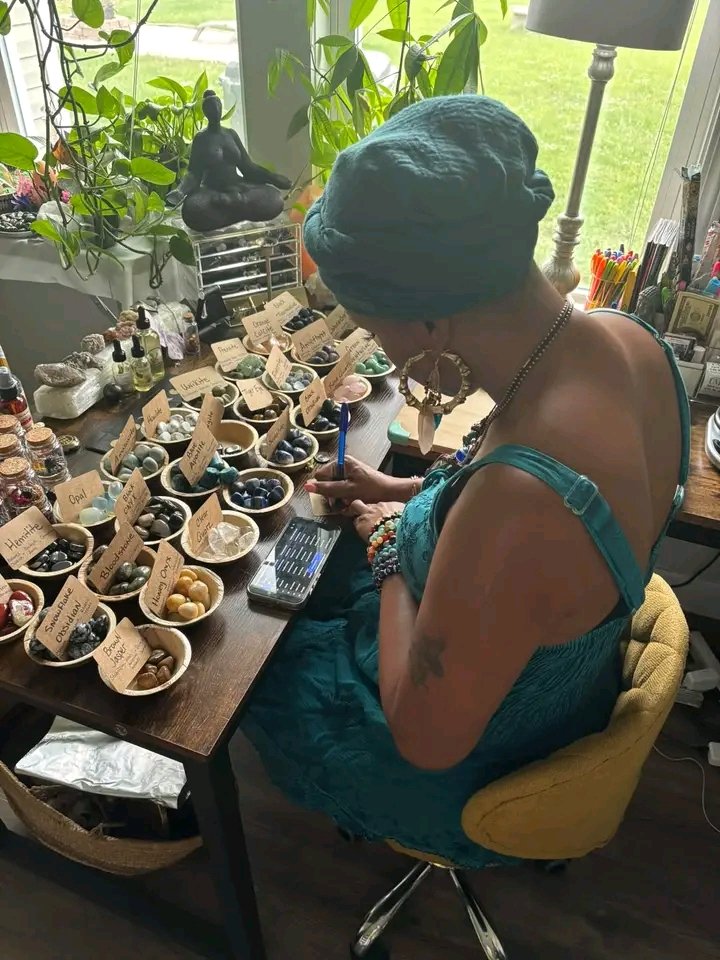 ashleystephh's tweet photo. Someone placed a HUGE order last night and I just want to say THANK YOU! 🥹🙏🏾💎✨ And all the CRYSTALS y’all ordered?! 😍🔮 I’m super excited to get everything together. I absolutely LOVE providing beautiful healing crystals and spiritual tools with intention. 💎🌿✨

I appreciate every single order, big or small. Y’all keep Connection 2 Ascension FLOWING! 🧿💰💚✨