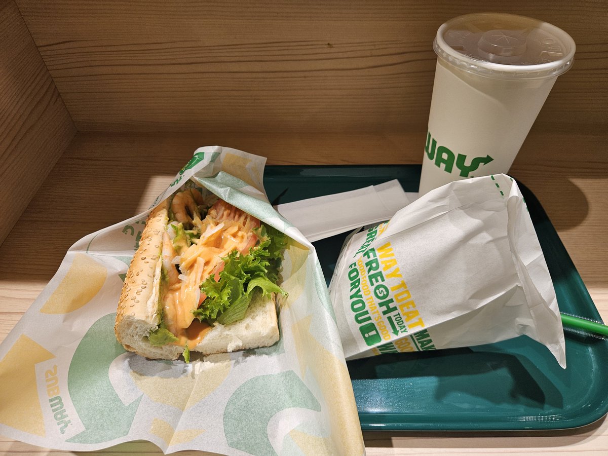 hoCmo_3's tweet photo. この連休中、一度もマトモに野菜を食べていないことに気づいてしまったため、今日の夕飯はサブウェイでした
何年ぶりか分からないほど久しぶりだったけど、やっぱり美味しかった https://t.co/AeQy9KSq6b