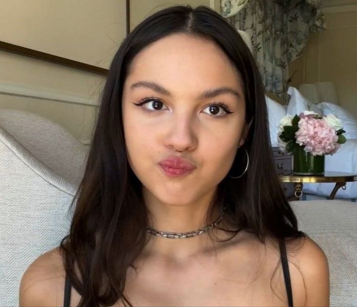 smrksie's tweet photo. she's so fucking pretty im drenched https://t.co/k6cHyqFiHX